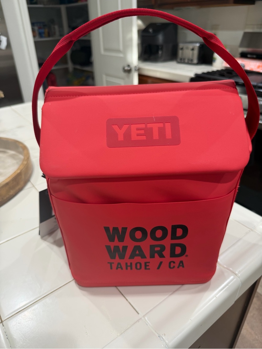 YETI Day Trip 6L, rescue red, Woodward Tahoe edition Brand new